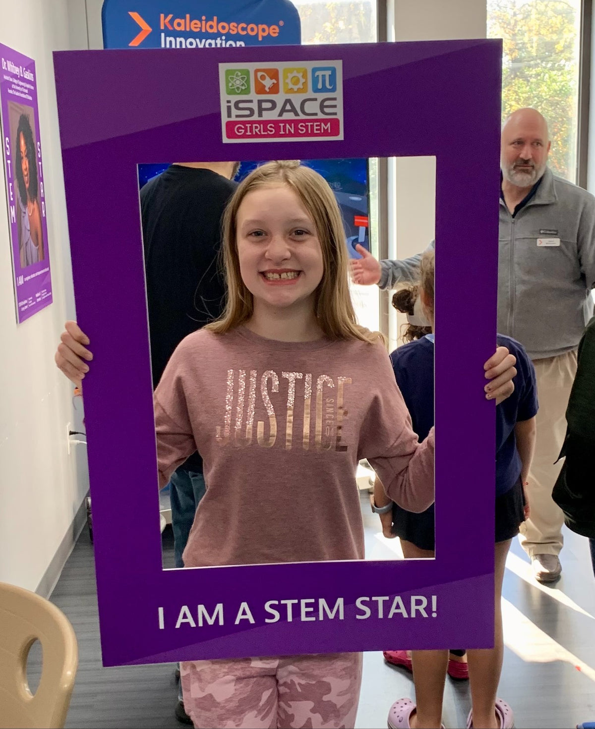 Stem star crop.jpg__PID:5b6b3163-694e-4a4a-9a47-a031edfabac9