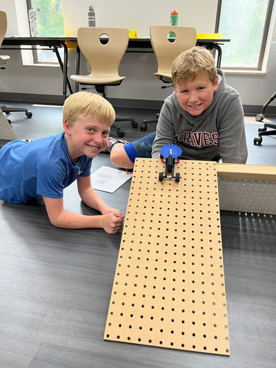 amusement park happy.jpeg__PID:ae75f228-5782-4ece-b273-8754f8180ffa